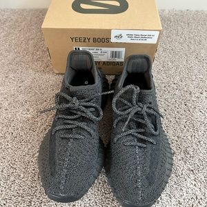 Barely worn Yeezy Boost350 V2 size 5.5 men’s sneakers